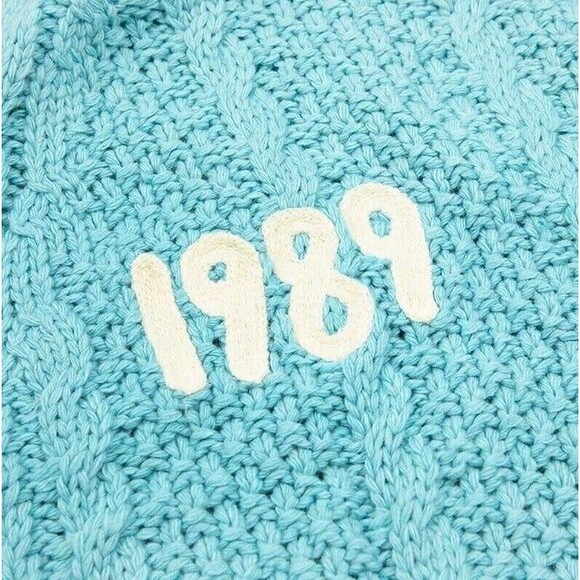 Official 1989 (Taylor's Version) Cardigan | Size: XL/2XL - Picture 3 of 7